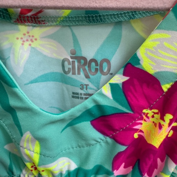 NWOT Circo 3T Girls Floral Green Poncho Coverup - Picture 6 of 7